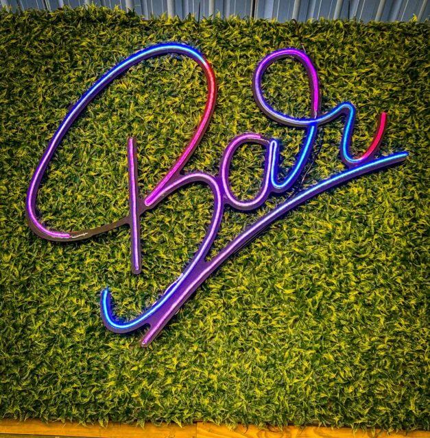 O neon perfeito para representar essa véspera de feriado! Curtam!!! #bar #barsorocaba #neon #NeonLED #neonsign #neonlights #arquiteturadeinteriores #decor #interiordesign #luminoso #glowup #mrcartes #decoracaopersonalizada