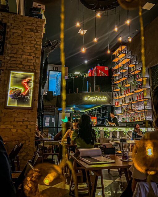 #sejaastuto vem pro @astutogastrobar#neon #NeonLED #neonsign #neonlights #arquiteturadeinteriores #decor #interiordesign #luminoso #glowup #mrcartes #decoracaopersonalizada