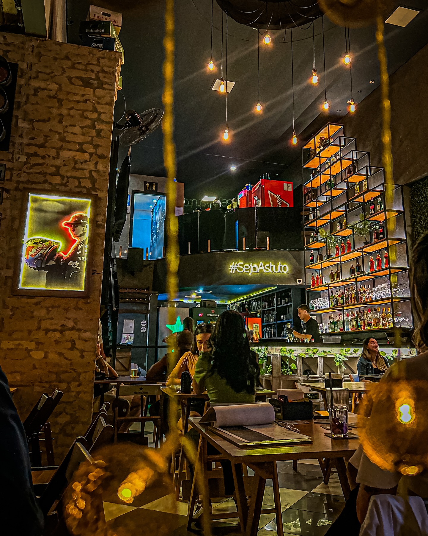 #sejaastuto vem pro @astutogastrobar#neon #NeonLED #neonsign #neonlights #arquiteturadeinteriores #decor #interiordesign #luminoso #glowup #mrcartes #decoracaopersonalizada