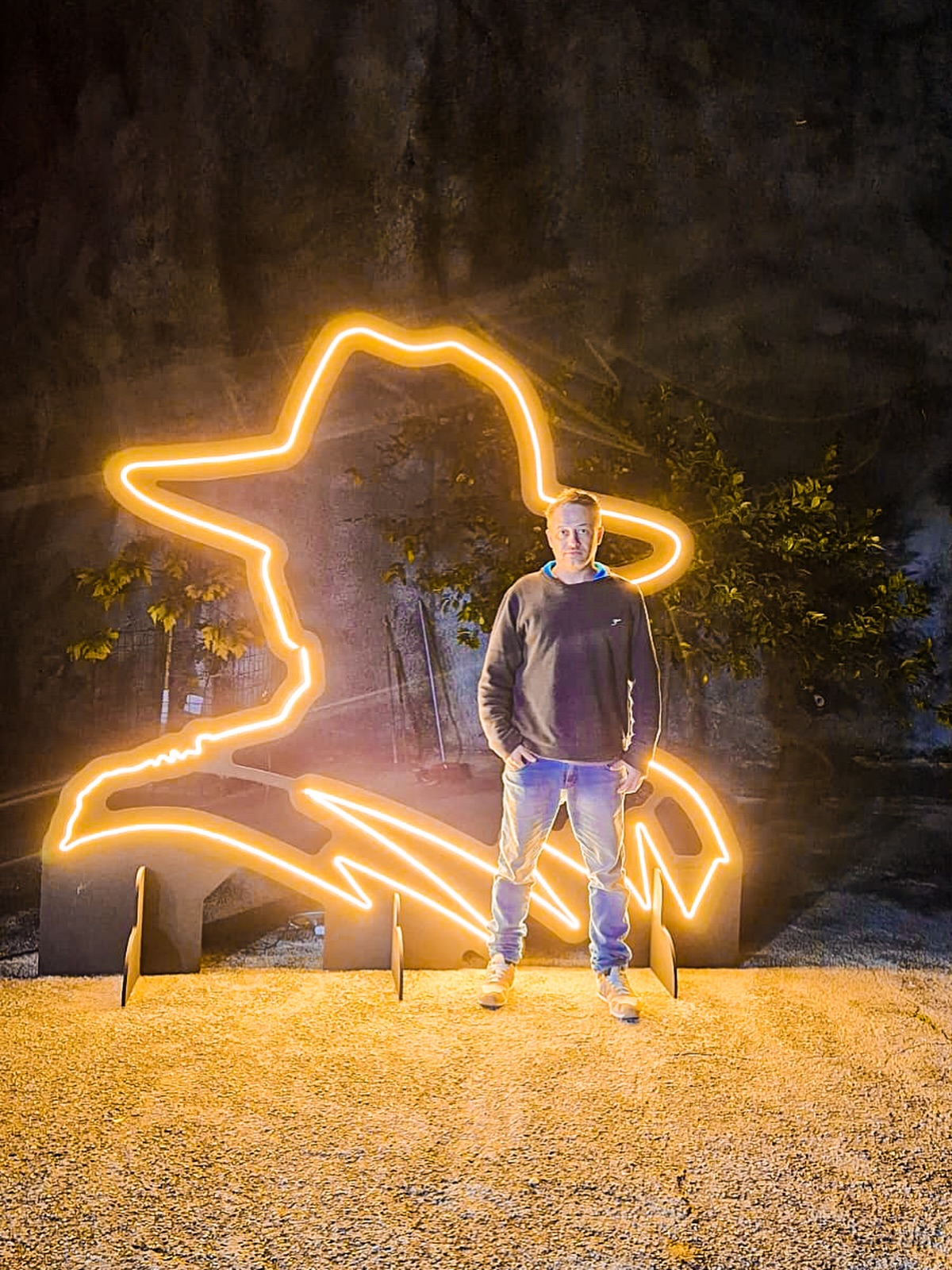 Mega neon feito para a @donjuliotequila em tamanho especial. Traga também o seu projeto .