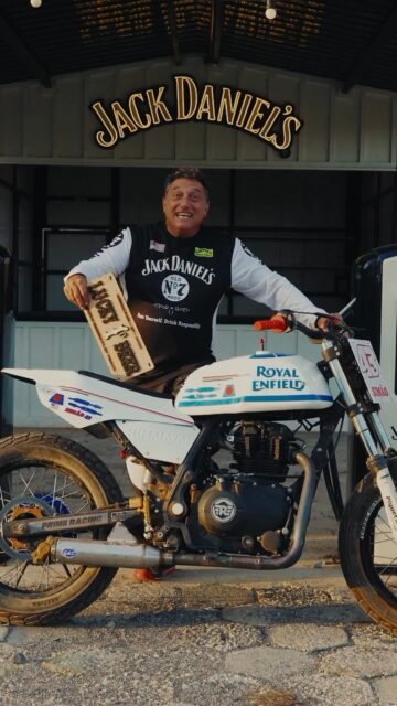 @simaolawant Full gas ⛽️ with @jackdanielsbrasil @jackdaniels_us (sponsor me🫶)at @luckfriendsrodeo and my partner @marcelosilverio_7 and #lawanteam 🥇✊🏁🦖neon da Jack Daniels by nós! e a plaquinha do trofeu tb!
